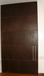 Puerta cueros arquitectonicos
